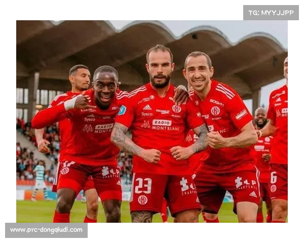 中场争夺演化：人盯人逼抢导致空当利用